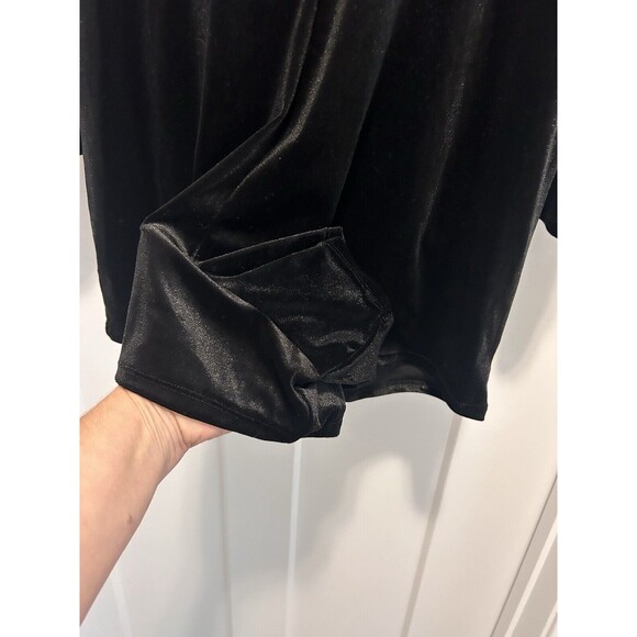 Womens Forever 21 Plus Size 0X Black Velour Long Sleeve Shorts Romper One Piece - Picture 6 of 6
